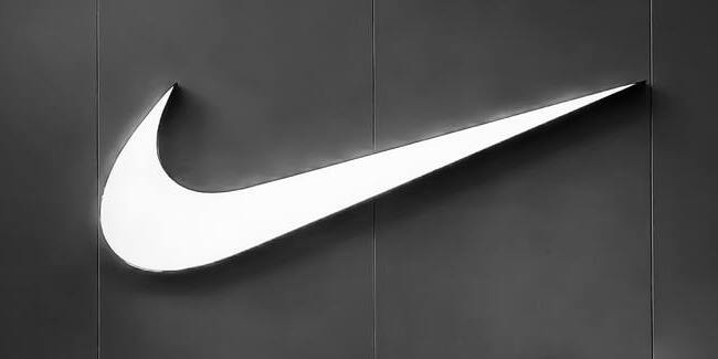 Moda Hermanos Ir a caminar Nike's Brand Positioning: Just Do It, But Differently